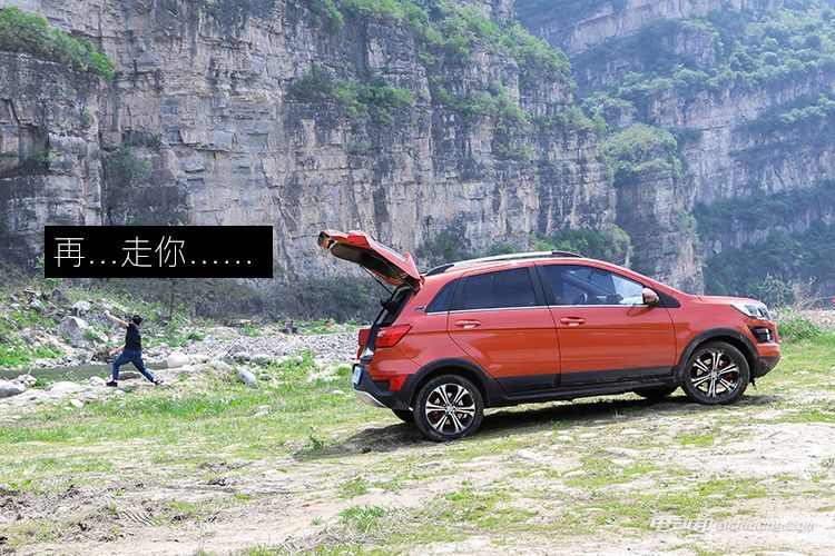 开着奔驰260的视频,开着es200去旅游是什么样的体验