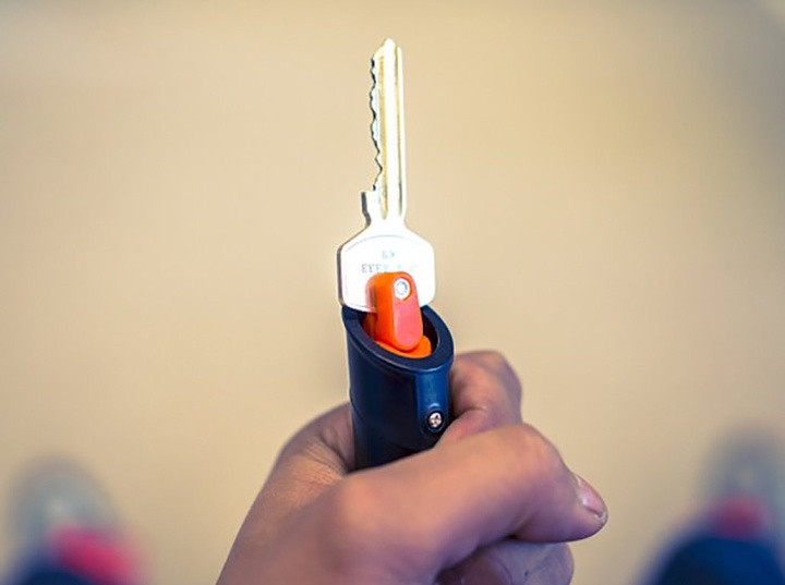 如果坏人要跟你走你会怎么办,如果坏人抓住你你要怎么逃跑