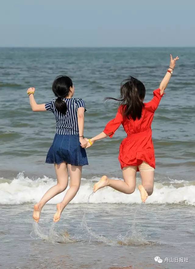 大眼微拍丨昨天的桃花岛上万人同过520，记者小哥却发现了另一类“风月无边”