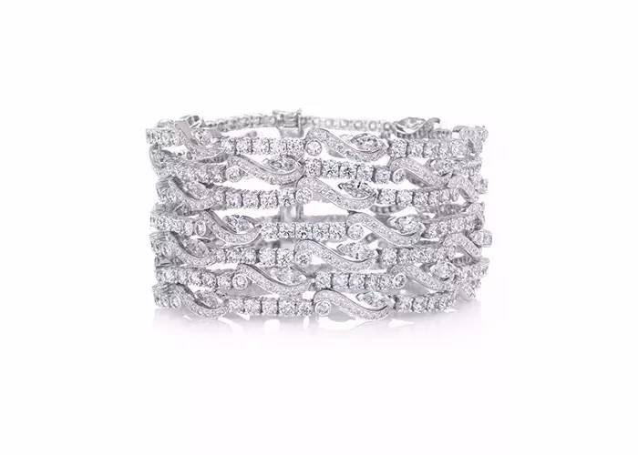 范冰冰全程陪伴,范冰冰踏上戛纳红毯的那一刻