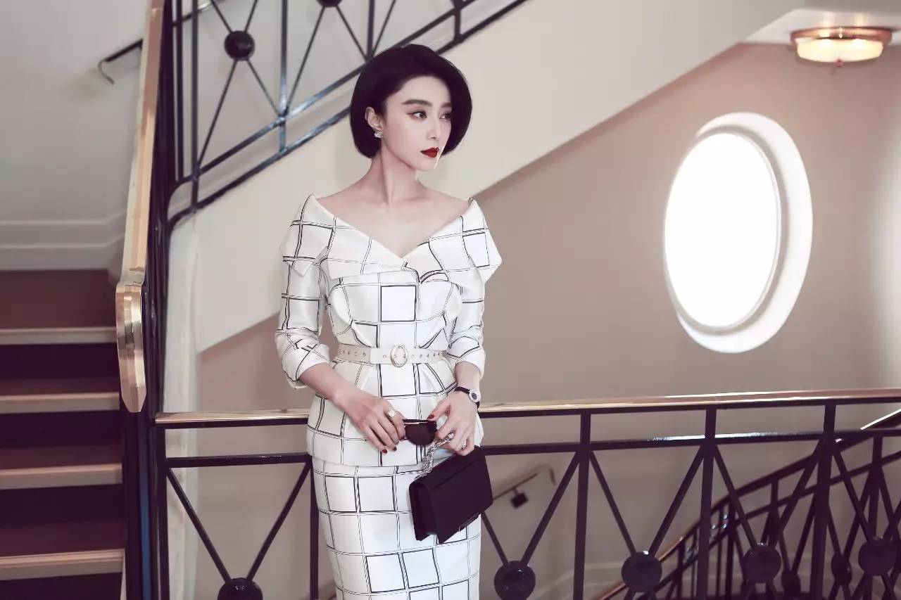 范冰冰全程陪伴,范冰冰踏上戛纳红毯的那一刻