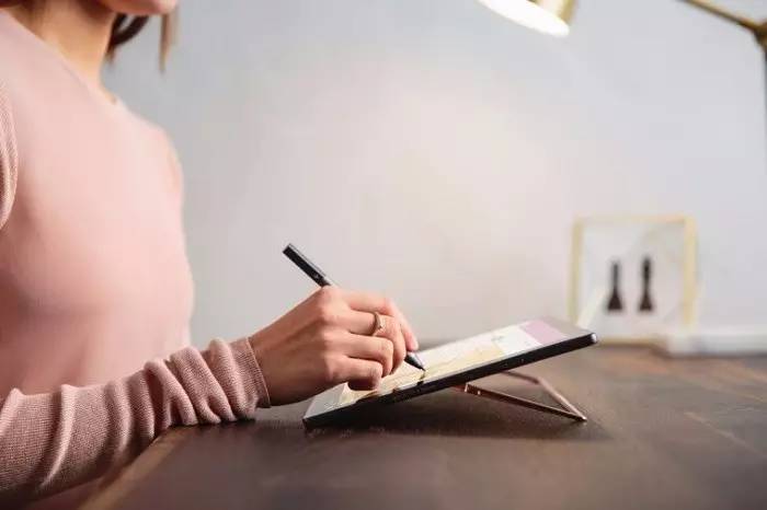 惠普envy新品发布会,惠普envy11.6寸二合一平板电脑