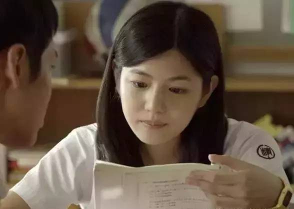 发际线低的女生适合什么发型,45岁女人发际线低适合什么发型