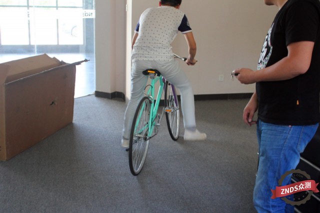 死飞下楼梯漂移各种动作,自行车漂移过弯技巧死飞