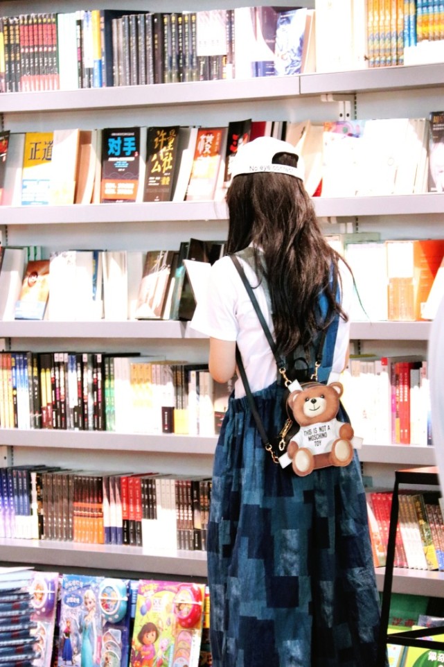 谢娜适合的穿衣风格,谢娜最新穿搭土味十足