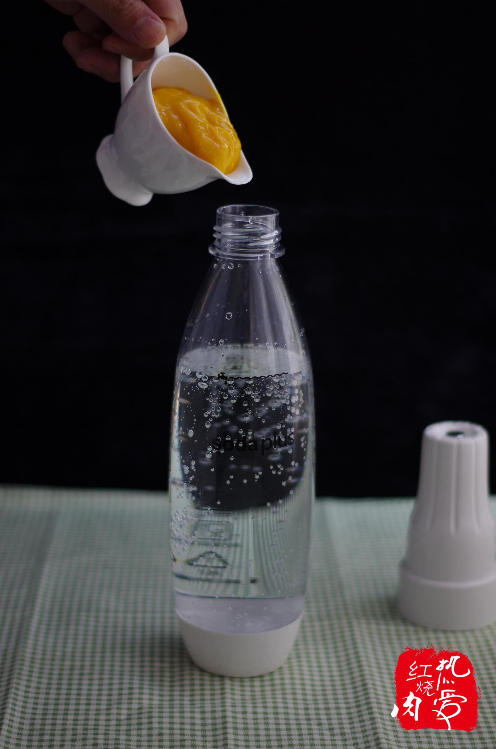 一个芒果两瓶水，就能做出比北冰洋汽水还要好喝的冰爽气泡水来！