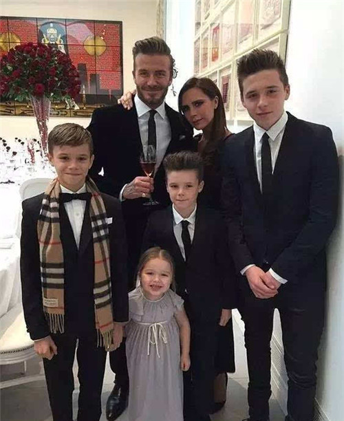 论“重女轻男”我只服贝克汉姆，看他家的三个儿子都成了摆！设！