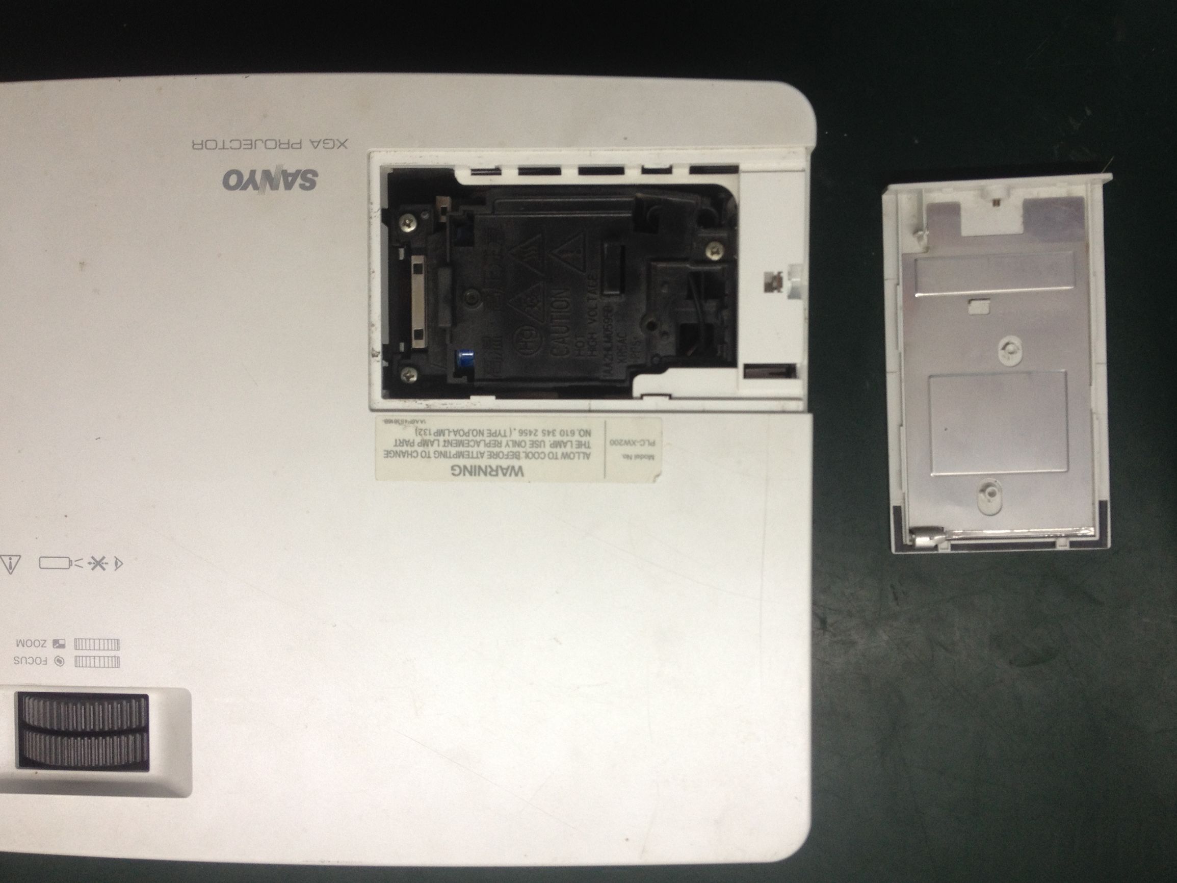 三洋plc-xm1500c投影仪换灯泡,三洋投影机灯泡更换方法