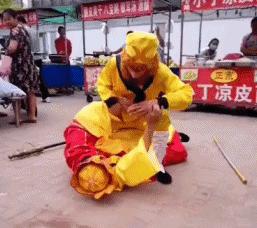 儿子等待父母回来过年,儿子还没几天就要回家探亲