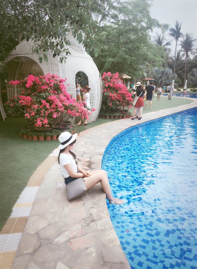 两个快乐的小阿妹神游三亚