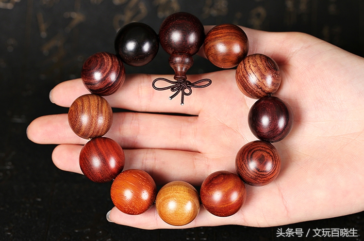 你了解檀木手串吗,檀木的手串有什么好处