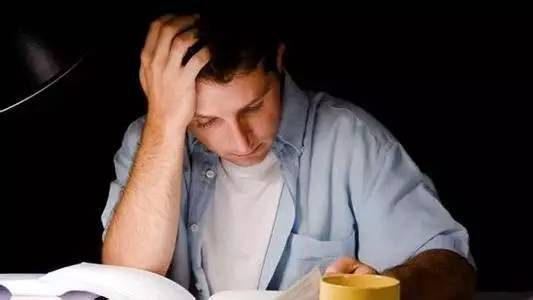 颤抖吧，夜猫子们！熬夜等于慢性自杀