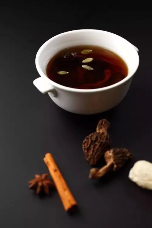 这个空降厨师，为何工资高过港厨？