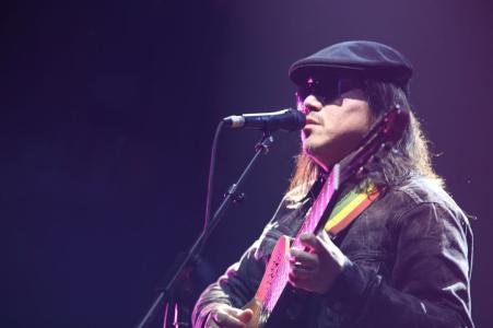 荐书:《午夜起来听寂静》