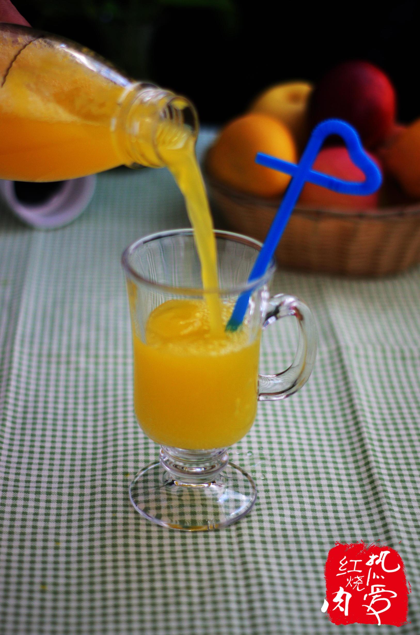 一个芒果两瓶水，就能做出比北冰洋汽水还要好喝的冰爽气泡水来！