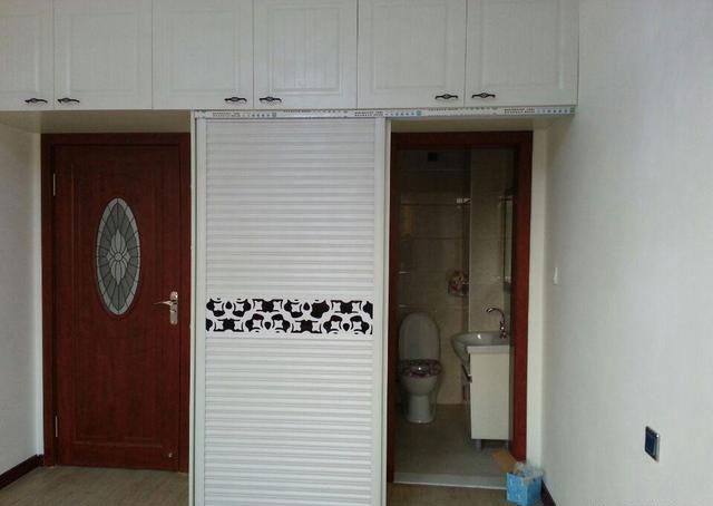 昆明未名城现代简约装修,打开衣柜吓了一跳,竟然藏了个卫生间!