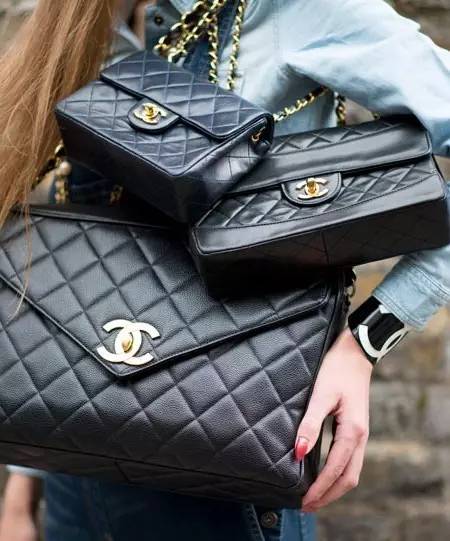 一出门就撞包，不如一个有故事的包包