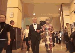 李宇春戛纳红毯秀被评为最佳着装,李宇春stop表演