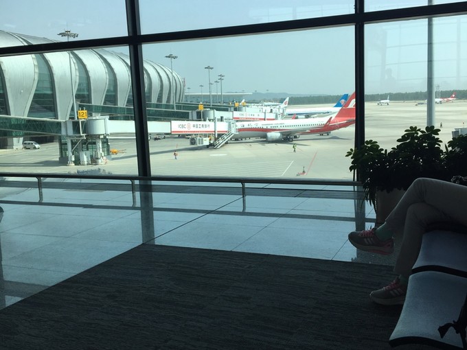 两个快乐的小阿妹神游三亚