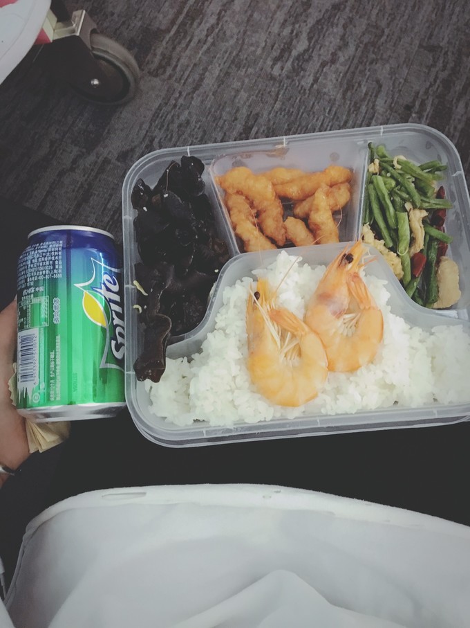 两个快乐的小阿妹神游三亚