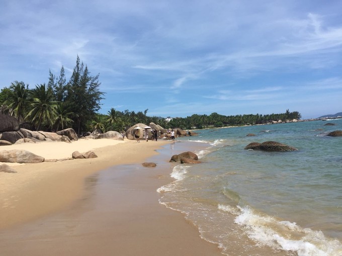 两个快乐的小阿妹神游三亚