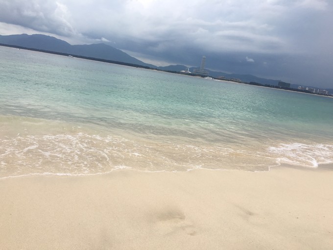 两个快乐的小阿妹神游三亚