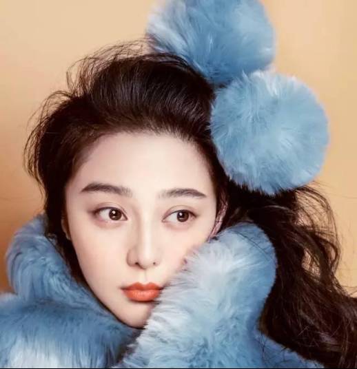 一款很适合约会时候涂的口红,当女生在涂口红