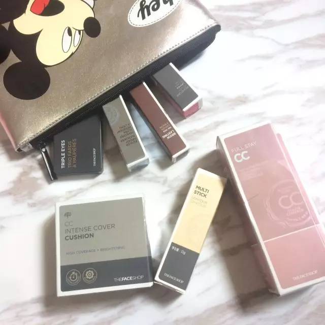 菲诗小铺粉底液试色,菲诗小铺系列粉底液