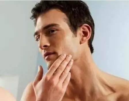 夏季男士皮肤晒伤后如何补救？