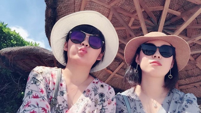 两个快乐的小阿妹神游三亚