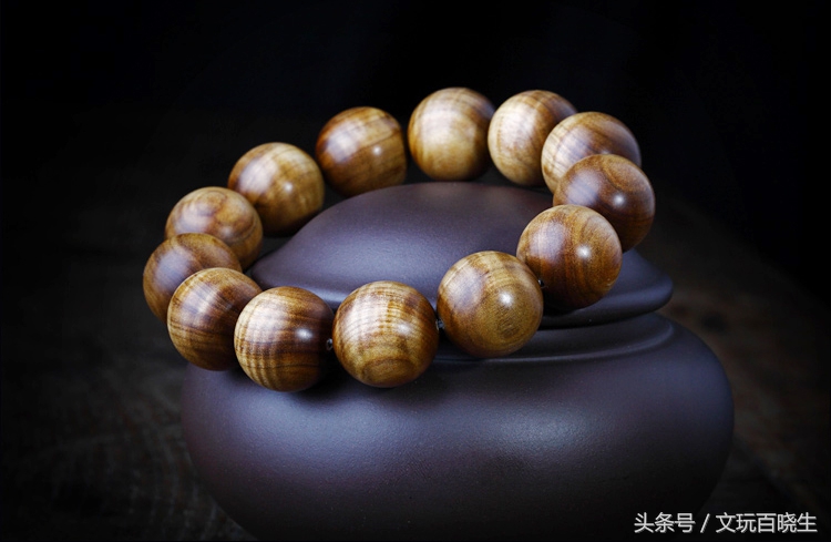 你了解檀木手串吗,檀木的手串有什么好处