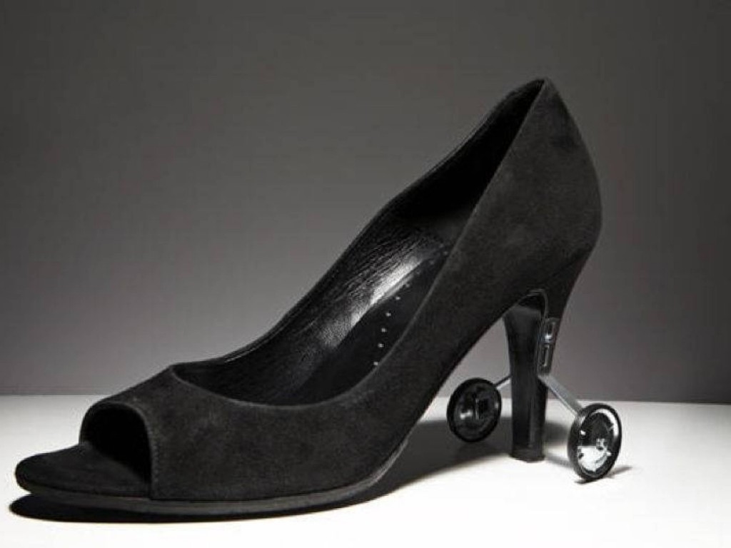 日本人发明的飞轮高跟鞋，是为了跑的快么？