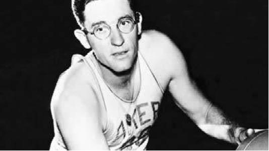 为了限制艾弗森、奥尼尔“横行霸道” 联盟被迫修改了这些规则