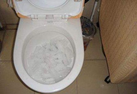 马桶堵了如何自己快速疏通小技巧,马桶被茶叶堵了如何自己快速疏通