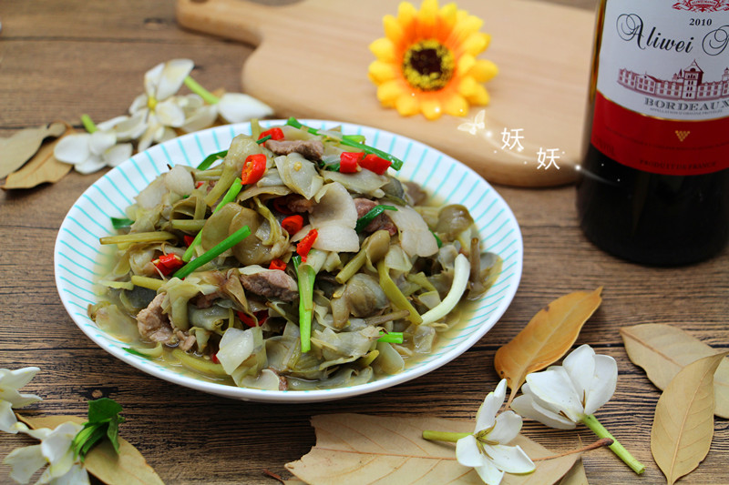 又到栀子花开的季节，城里人餐桌上又要多一道美味，降心火不烦躁
