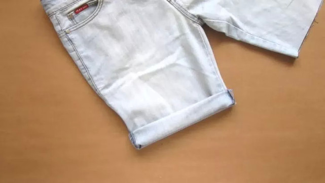 如何把牛仔裤剪成毛边牛仔裤,牛仔裤可以改成短裤吗