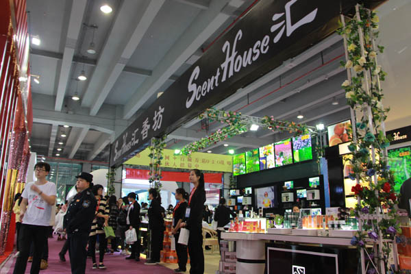 化妆品店加盟广州白云,化妆品连锁加盟操作方式