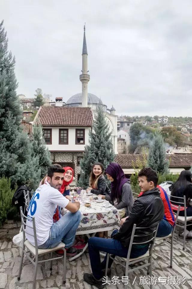 土耳其人一个月多少工资,土耳其人一天在干什么