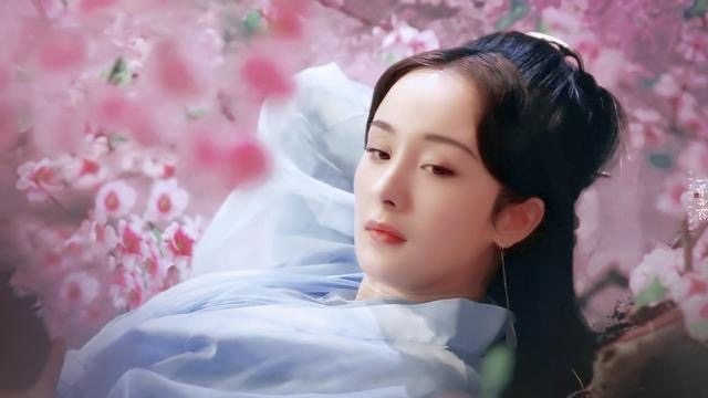 模仿杨幂长得好像杨幂,模仿照片中的小女孩