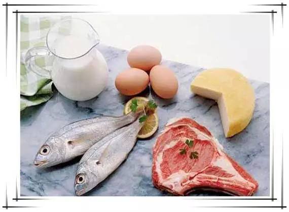 怀孕肿手肿脚怎么回事,怀孕三个月腿脚肿正常吗