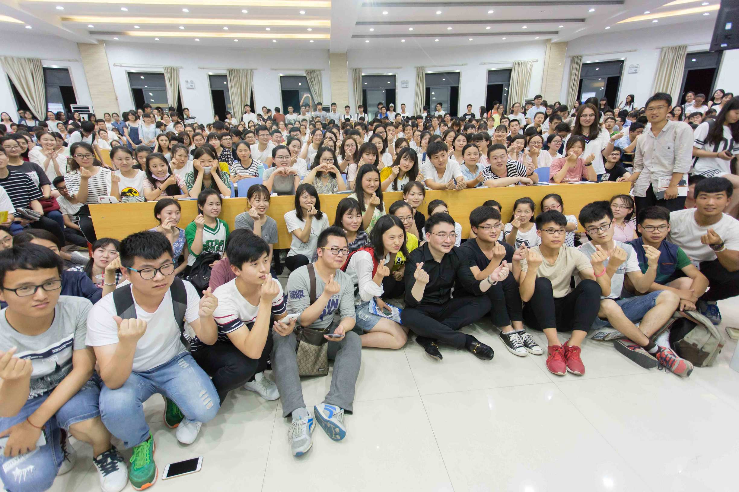 考研讲座何凯文,考研机构培训老师何凯文照片