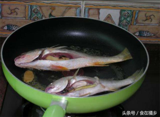 怎么做煎鱼才能煎的嘎嘣脆,教你这样煎鱼不粘锅不秃噜皮