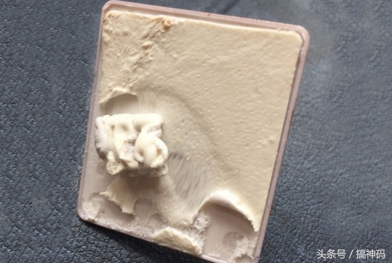 手机指环支架怎么弄松,卡扣式手机支架怎么取下来