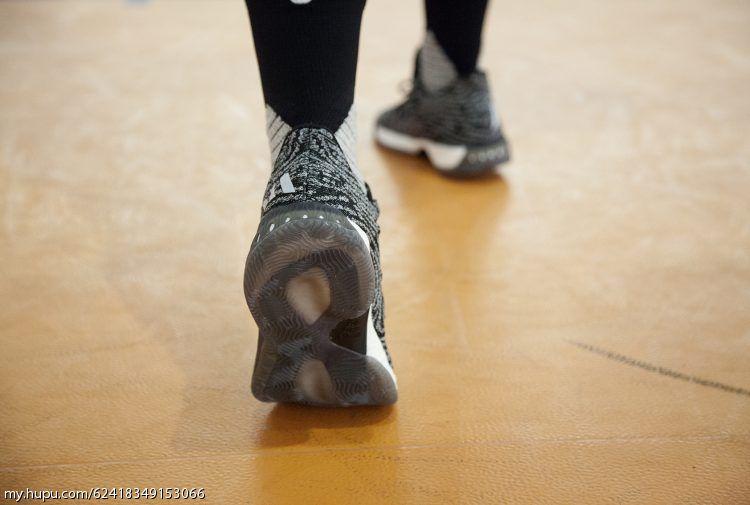 低帮球鞋适合哪类球员,现在低帮很火的鞋