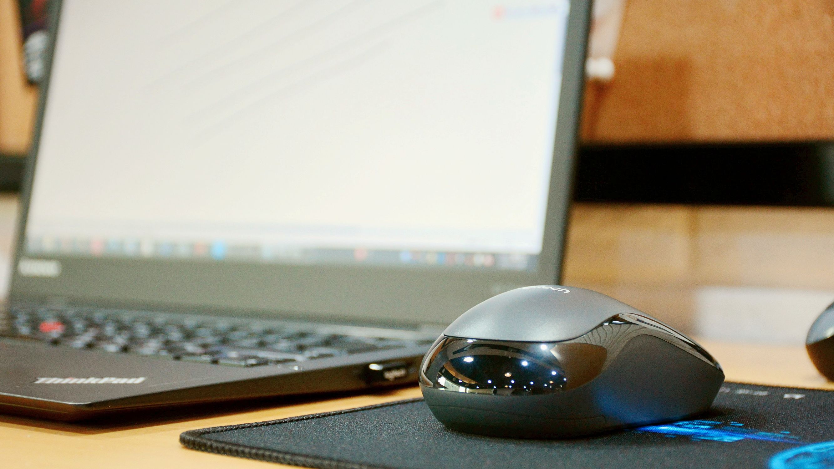 罗技无线鼠标v220使用教程,罗技m280无线鼠标好用吗