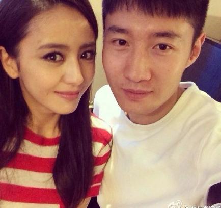 白百何*夫情**张爱朋首度回应：我的爱妃很多，她的知己也不止我