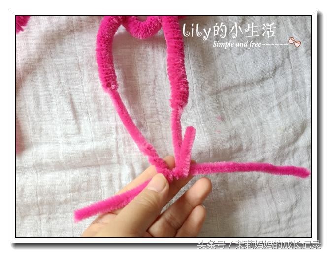 扭扭棒做小皇冠,如何用扭扭棒做一个小的皇冠