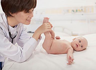 宝宝十几天不拉粑粑还放屁,宝宝十几天不排便是怎么了