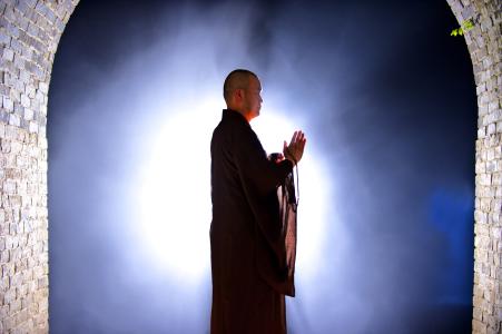 烧香拜佛属于迷信吗,烧香拜佛到底是不是迷信