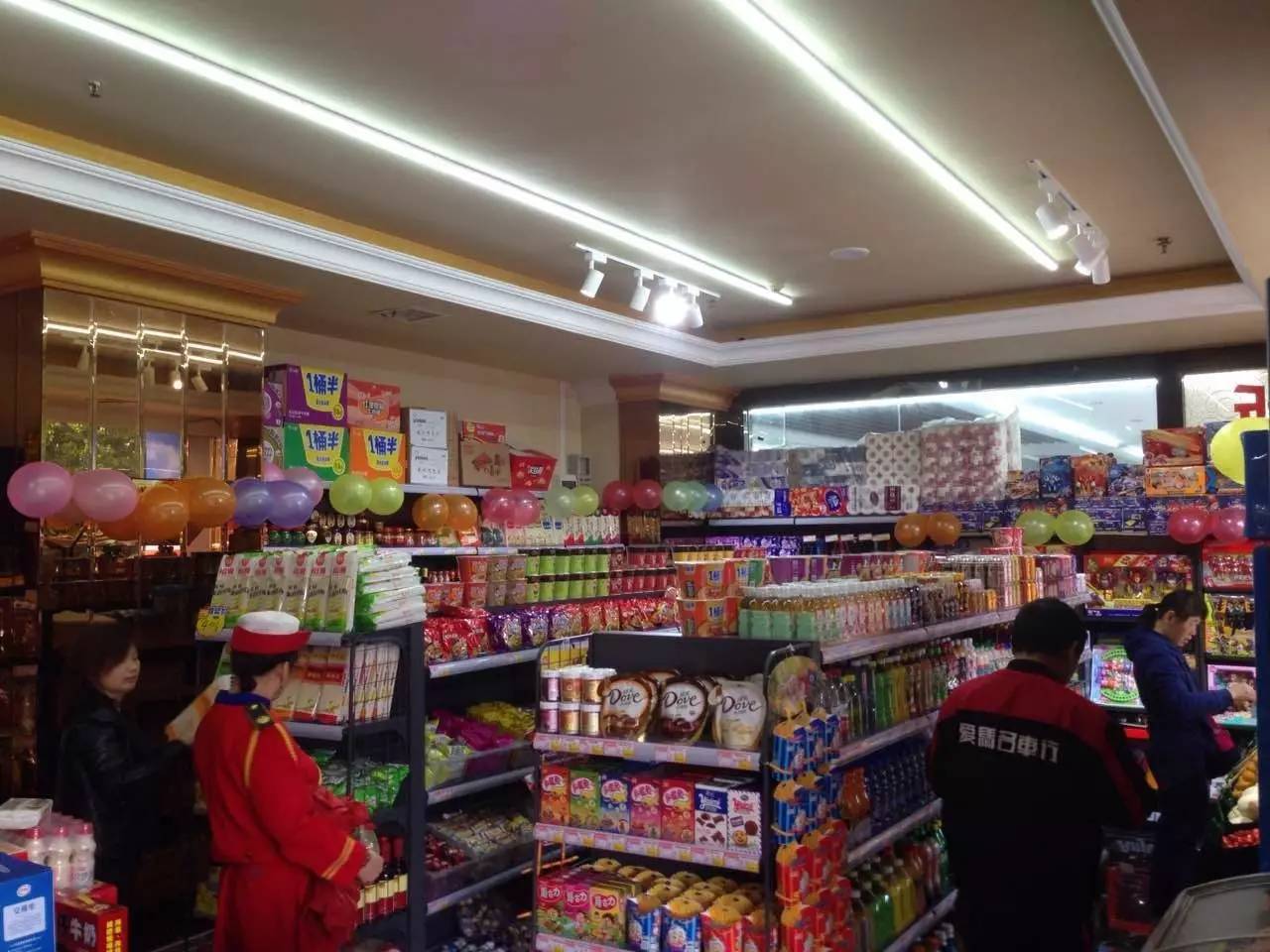 专柜产品如何陈列出高级感,零食店铺陈列怎么出高级感